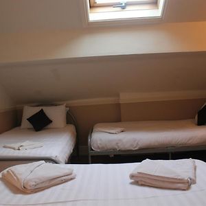 Quadruple Room Private Bathroom